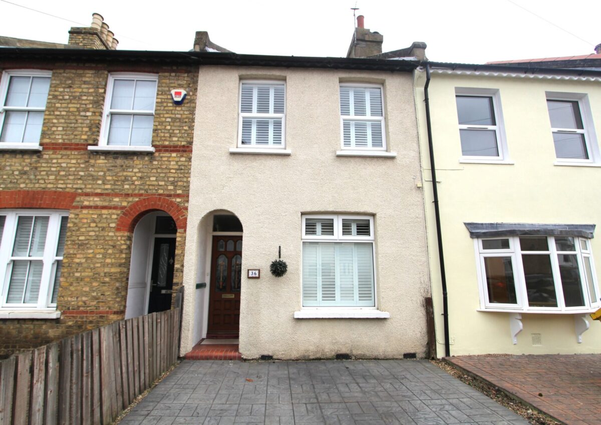 3 Bedrooms, Terraced House, Bromley