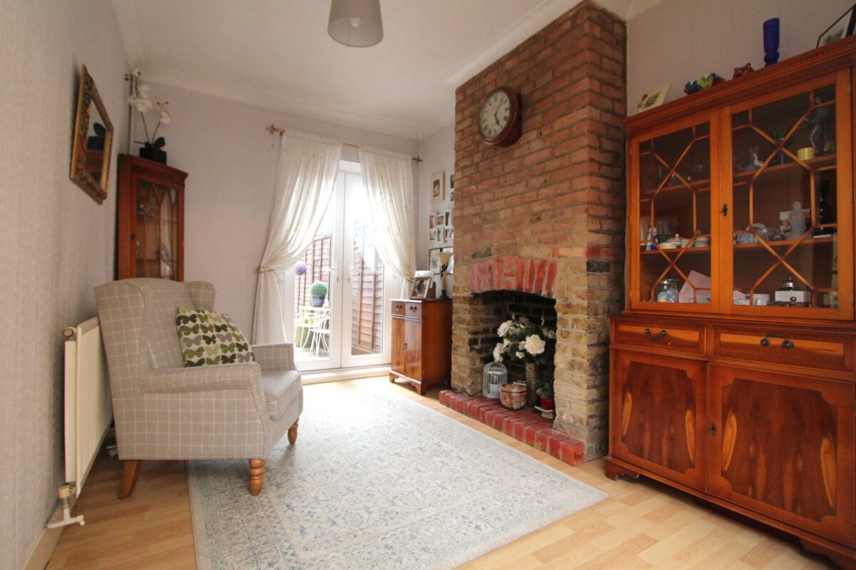 3 Bedrooms, Terraced House, Bromley