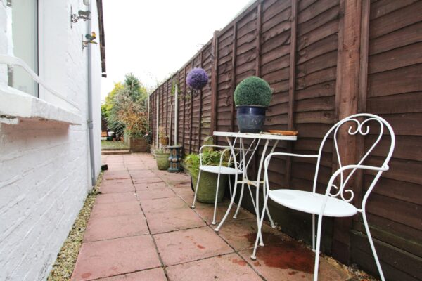 3 Bedrooms, Terraced House, Bromley