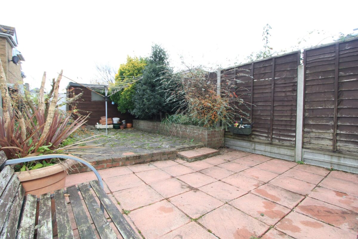 3 Bedrooms, Terraced House, Bromley