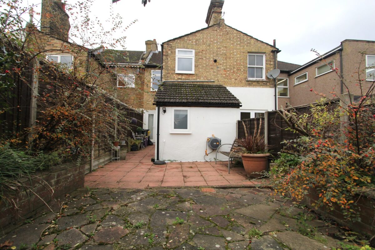 3 Bedrooms, Terraced House, Bromley