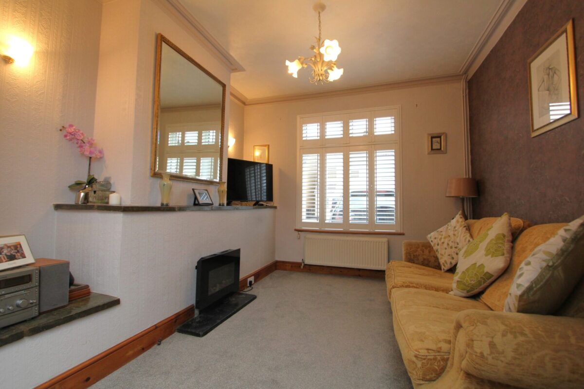 3 Bedrooms, Terraced House, Bromley