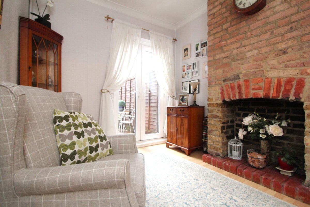 3 Bedrooms, Terraced House, Bromley