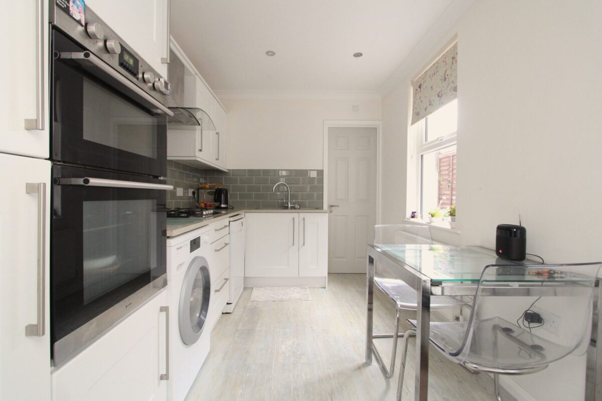 3 Bedrooms, Terraced House, Bromley