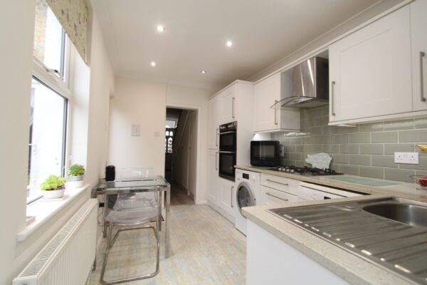 3 Bedrooms, Terraced House, Bromley